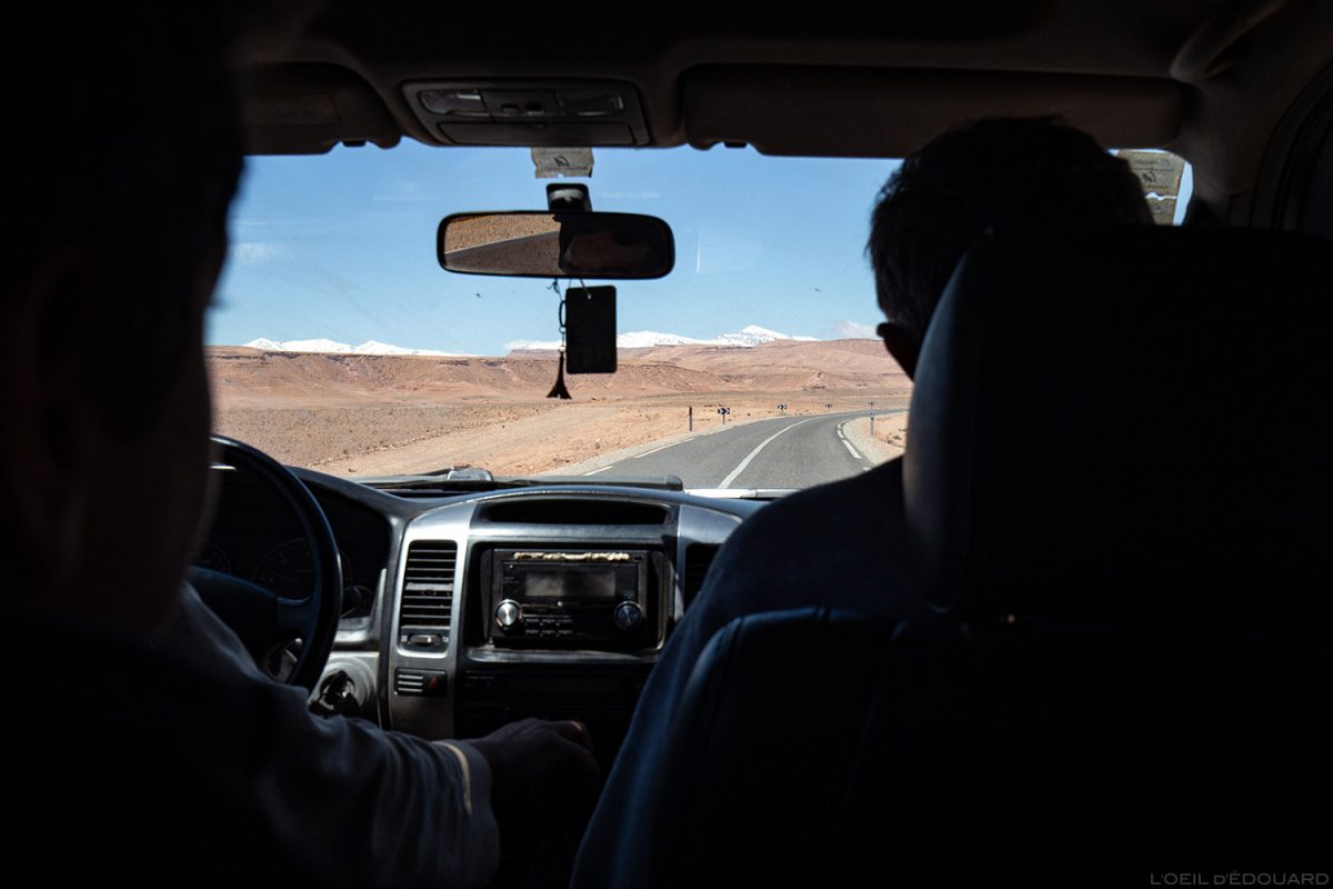 Viagem de carro no deserto de Marrocos