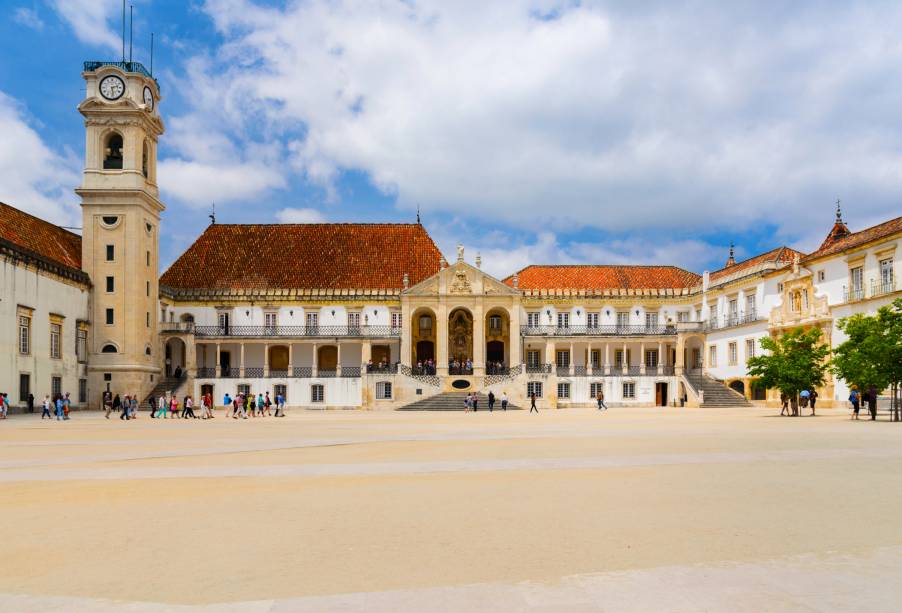 Cerca de 50.000 pessoas passam todos os anos na Universidade de Coimbra