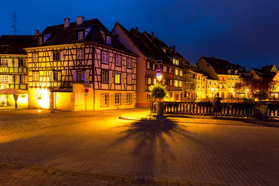A vida noturna de Colmar reflete muito da essência da França.  São vários restaurantes, bares e lugares para degustar os bons vinhos da região