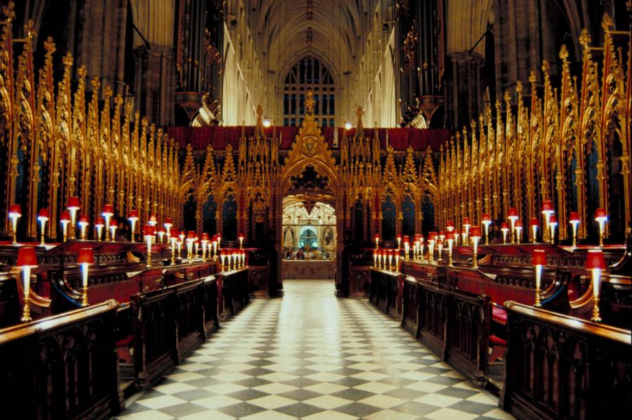 Reis e rainhas foram coroados na Abadia de Westminster desde 1066