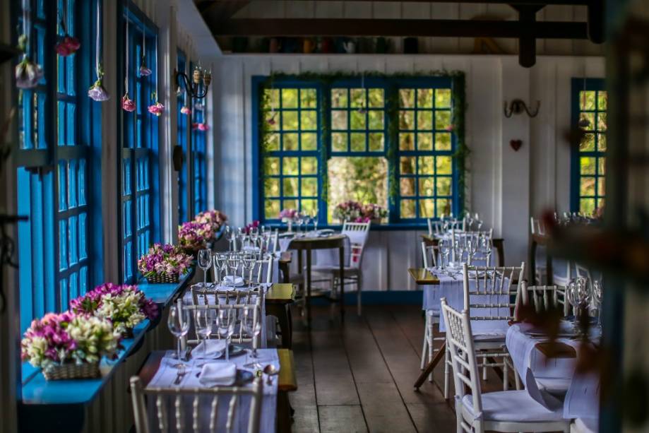 A romântica sala de estar do Provence Cottage & Bistro.  Quem não vive também pode reservar o menu Ari Kespers com degustação do chef