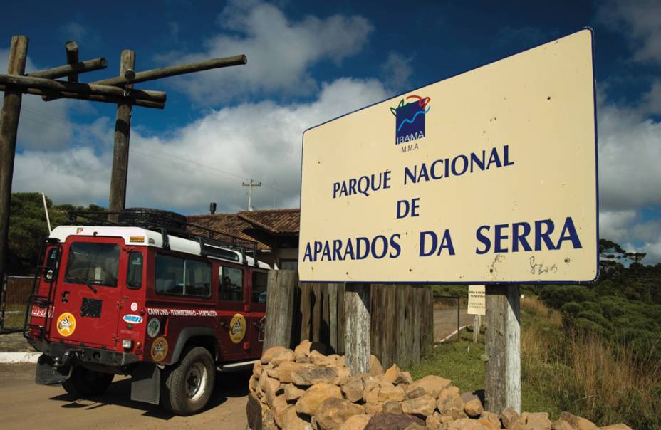 A trilha mais procurada do Parque Nacional dos Aparados da Serra é a trilha do Vértice com vista para as cachoeiras Andorinha e Véu da Noiva.