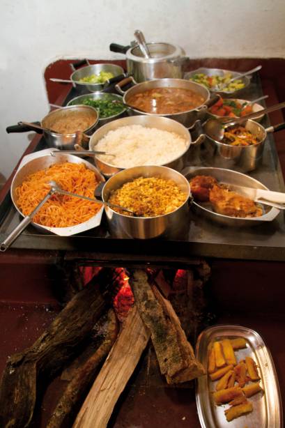 O fogão a lenha é um elemento recorrente nos restaurantes de Gonçalves