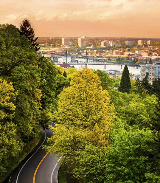 Siga o verde e você chegará à capital de Oregon e suas 12 pontes sobre o rio Willamette