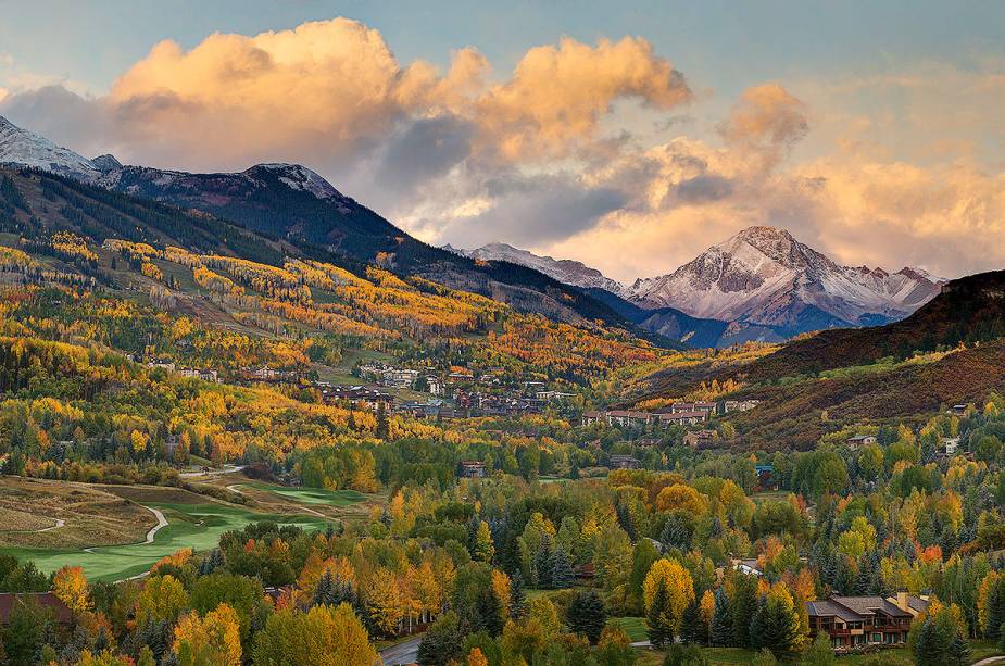 Os cenários de Aspen incentivam os atletas a se encontrarem em toda a região.  Campos adequados para acampar também estão disponíveis