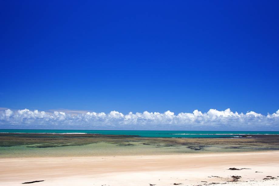 A praticamente deserta Ponta de Itaquena possui uma ampla faixa de areia compacta, ideal para caminhadas