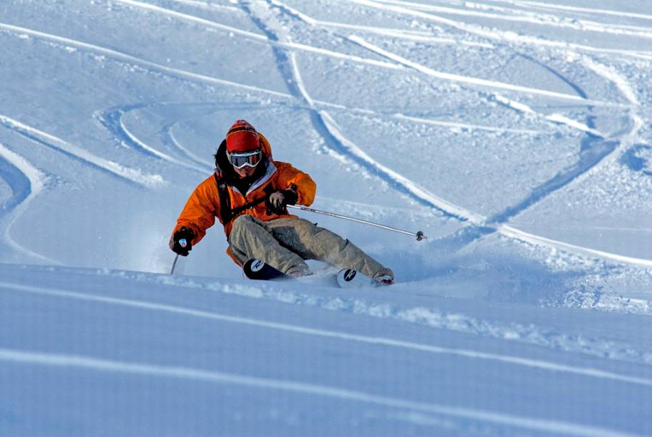Neve seca e boas opções fora de pista, como bares e restaurantes, são algumas das atrações de Valle Nevado