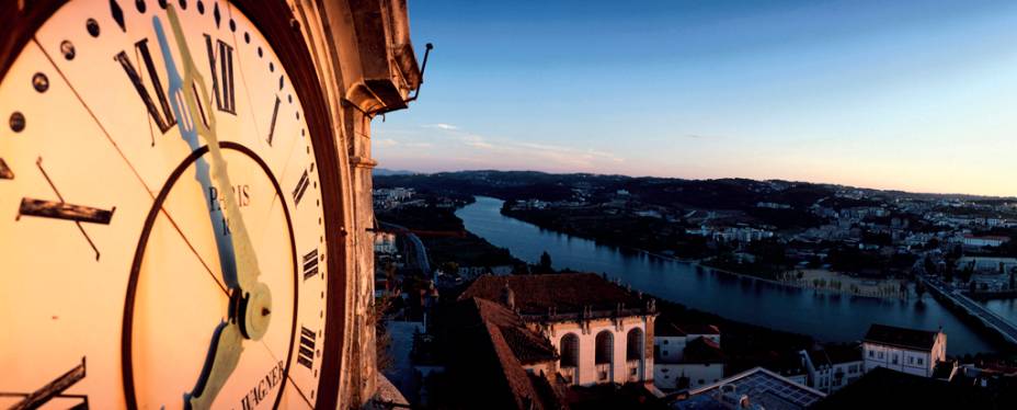 Coimbra é uma das mais tradicionais cidades portuguesas e estende-se ao longo do rio Mondego.