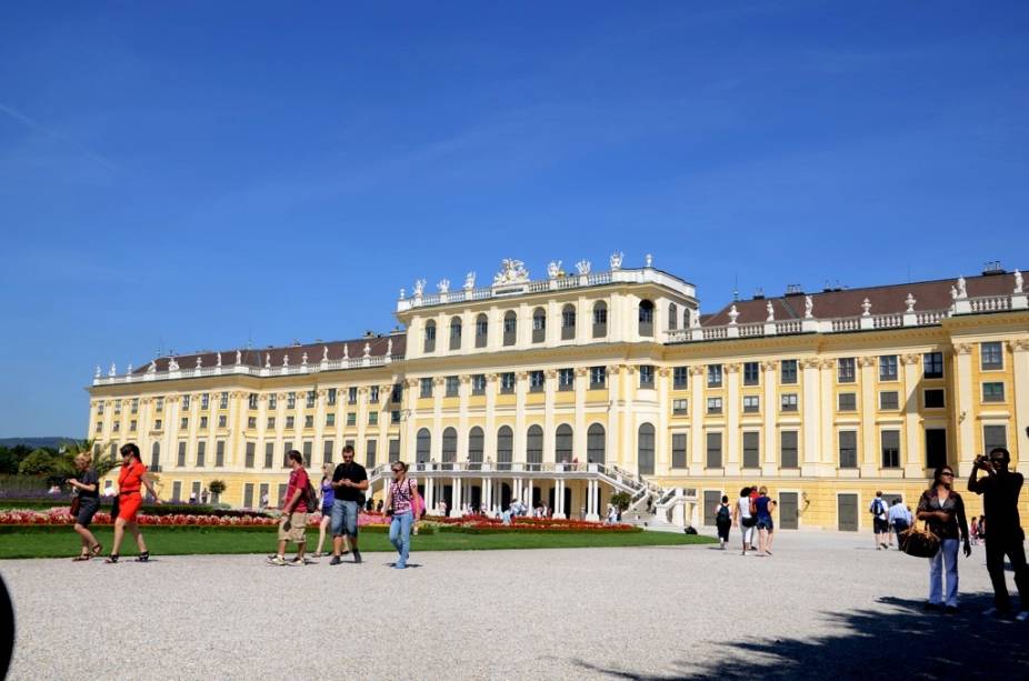 O Schönbrunn foi a residência do imperador Franz Joseph I e sua esposa Sissi, um dos casais reais mais importantes entre os séculos XIX e XX.  Alguns de seus quartos foram preservados