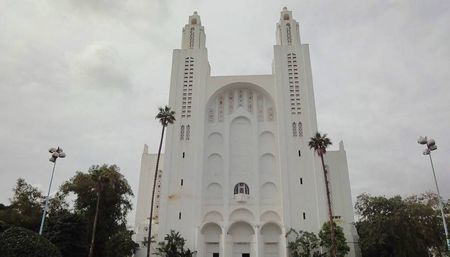 Quando o Marrocos conquistou a independência em 1956 e a maior parte de sua população estava familiarizada com as religiões islâmicas, a Catedral do Sagrado Coração de Casablanca passou de templo cristão a centro cultural.