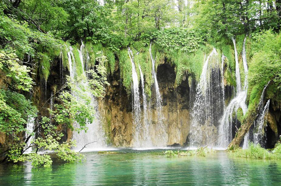 Plitvice é considerado um dos parques mais bonitos do mundo e é Patrimônio Mundial da UNESCO desde 1979