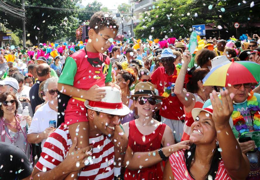 Desfile do Bloco Suvaco de Cristo traz milhares de foliões ao carnaval do Centro do Rio de Janeiro em 2015