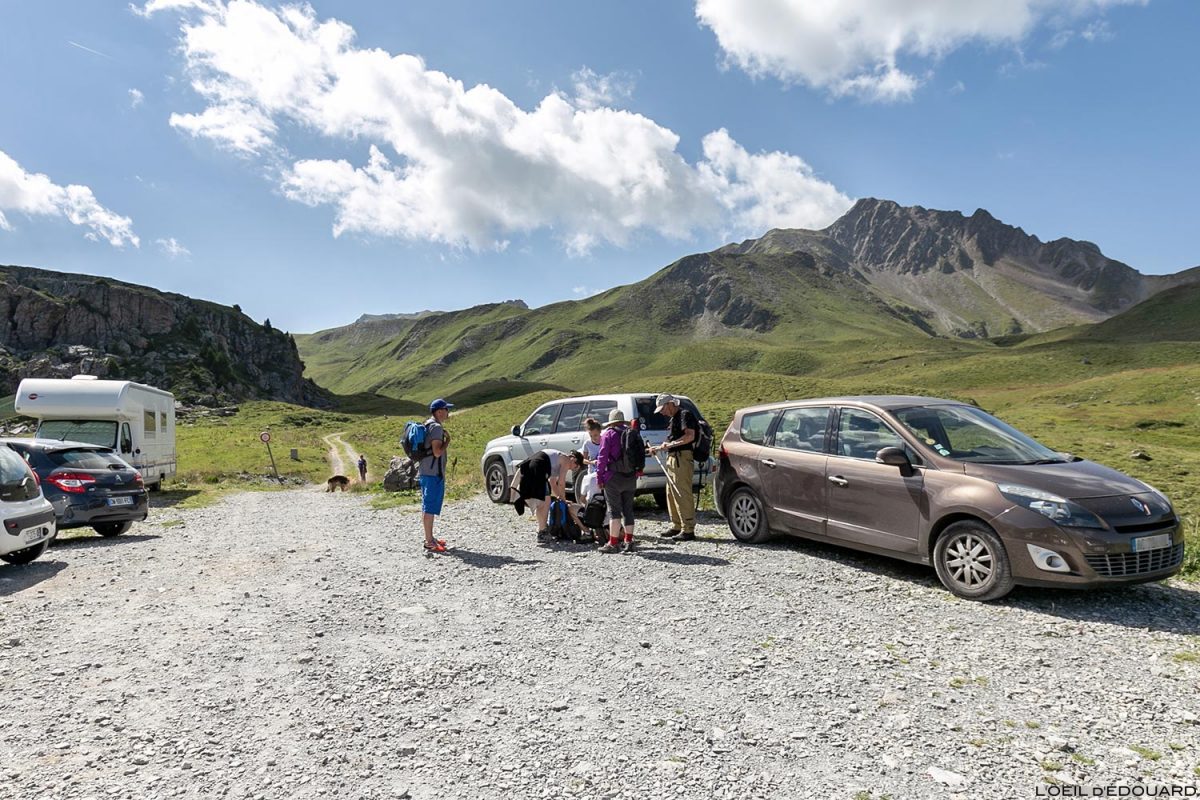 Parque de estacionamento Cormet d'ArÃªches, paisagem montanhosa dos Alpes Savoy em Beaufortain