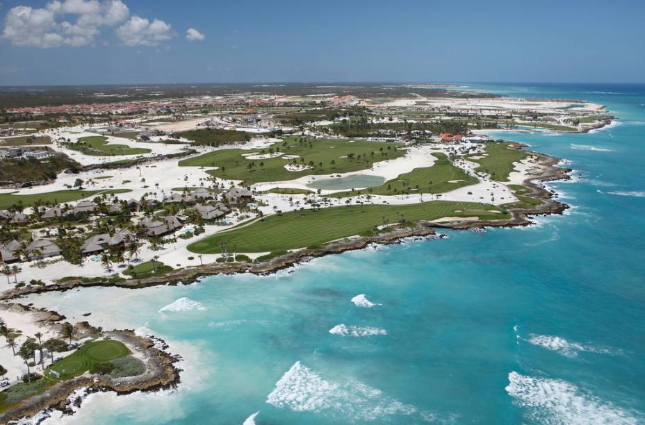 Cap Cana é um grande assentamento perto de Punta Cana com campos de golfe, uma marina e restaurantes, bem como outras instalações turísticas