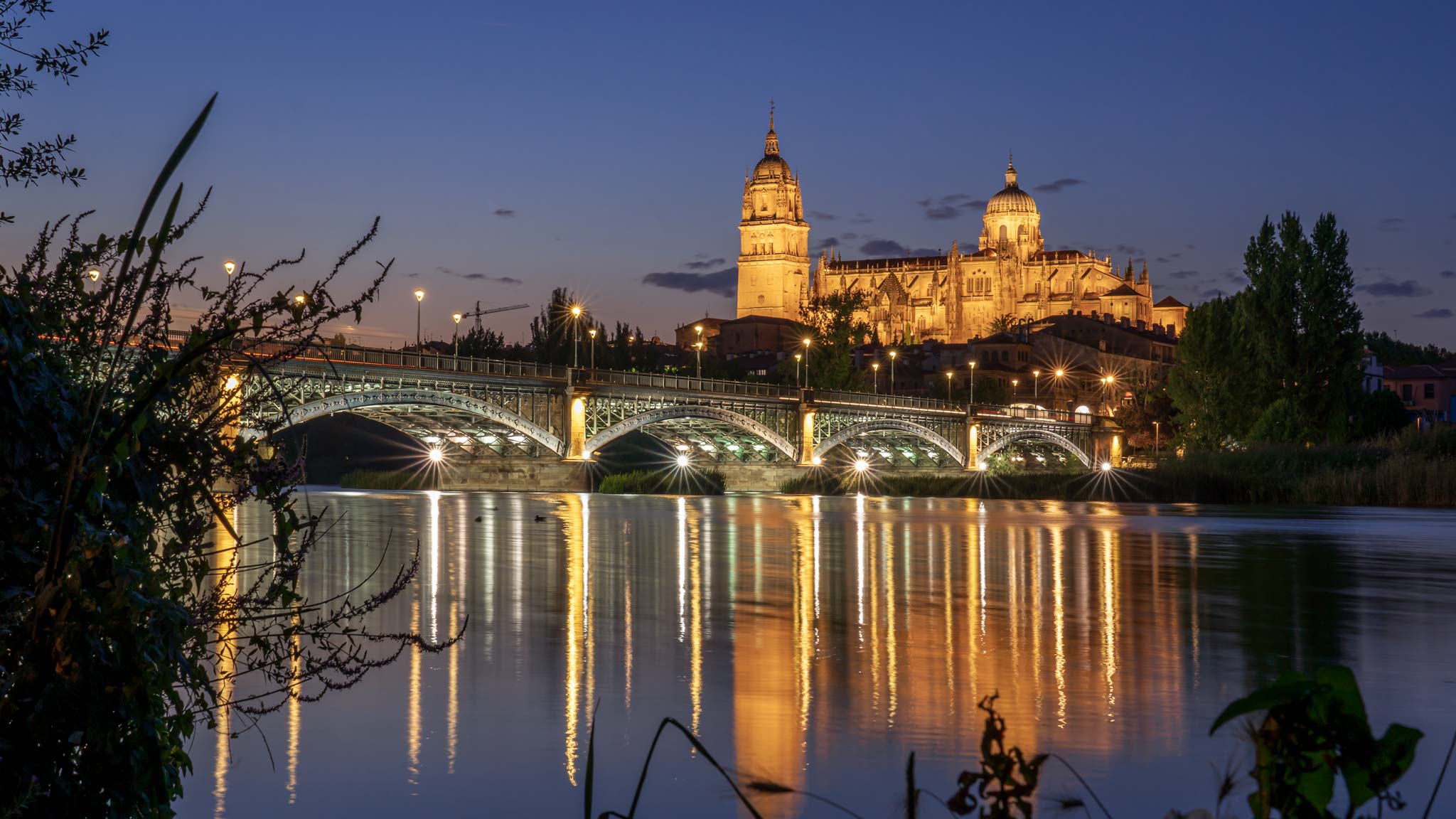 Salamanca vista do rio na hora azul